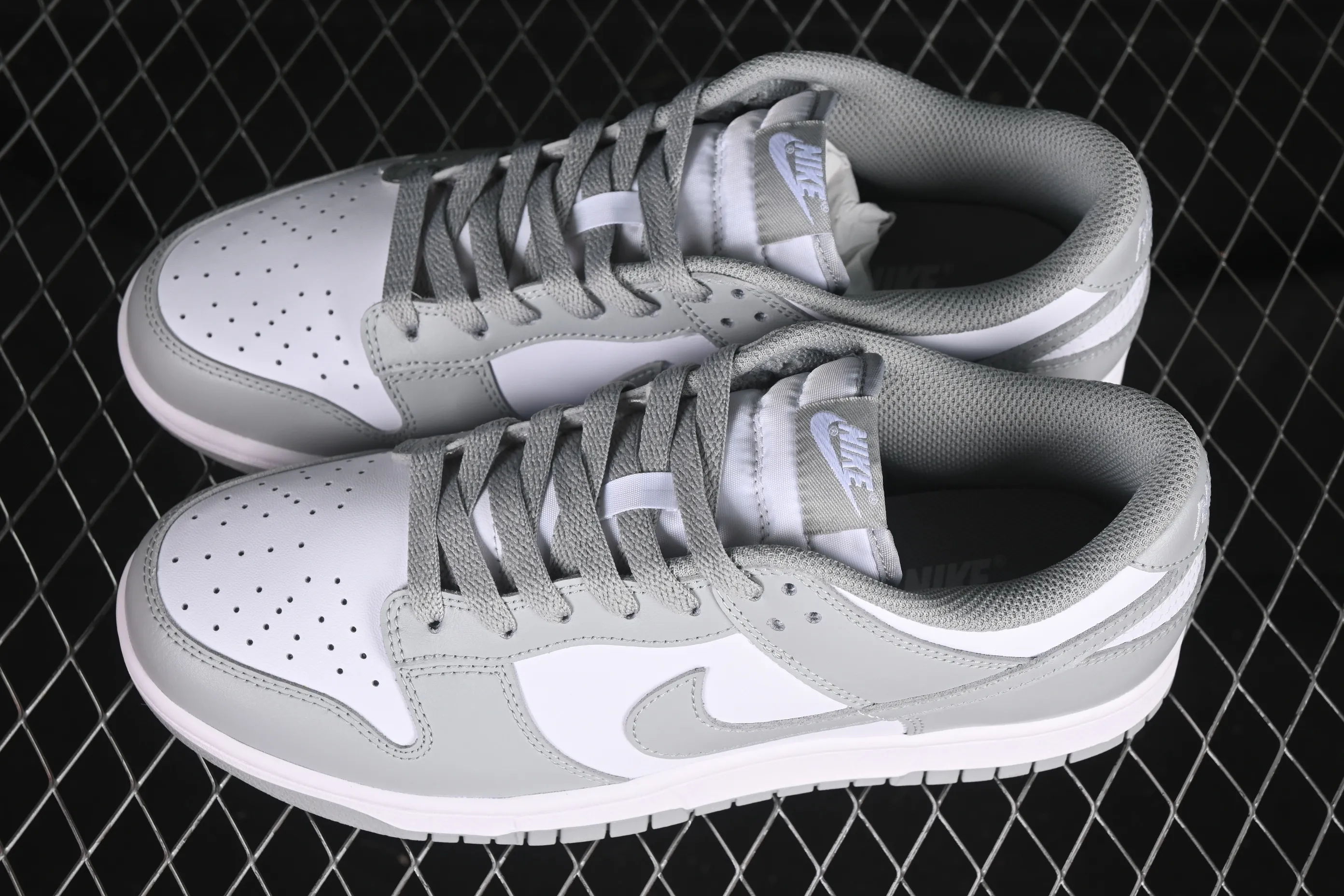 All categories Nk SB Dunk series Nk SB Dunk Low low-top sneakers Nike SB Dunk Low white gray low-top casual sneakers HF5441-105